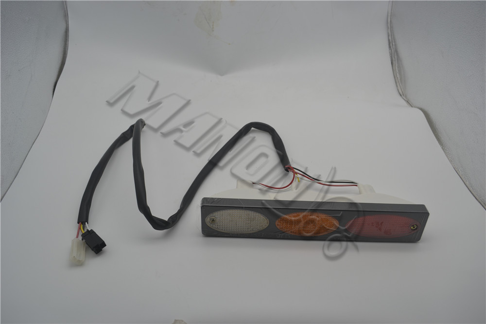叉车配件后尾灯26550FK100适用于NISSAN叉车